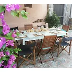 بيت ضيافة Is Scabas Guestrooms