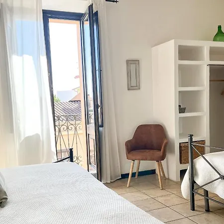 Is Scabas Guestrooms בית הארחה Solarussa