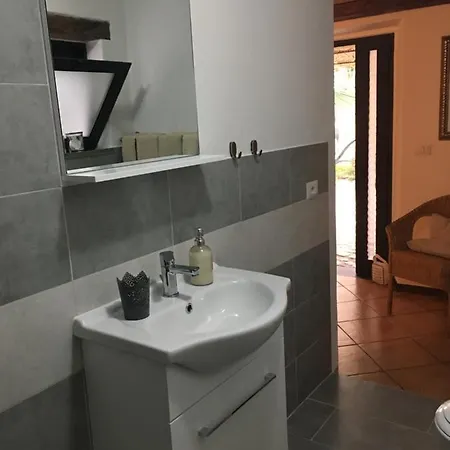 Is Scabas Guestrooms Konukevi Solarussa