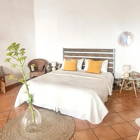 Is Scabas Guestrooms * Solarussa