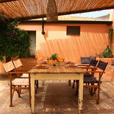 بيت ضيافة Is Scabas Guestrooms