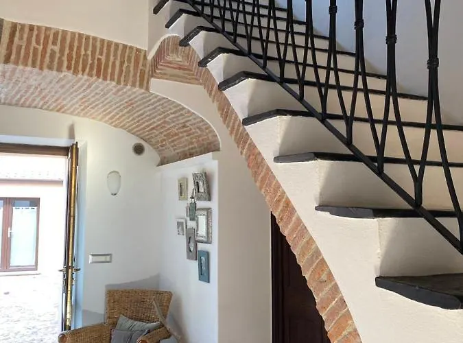 Is Scabas Guestrooms ゲストハウス Solarussa