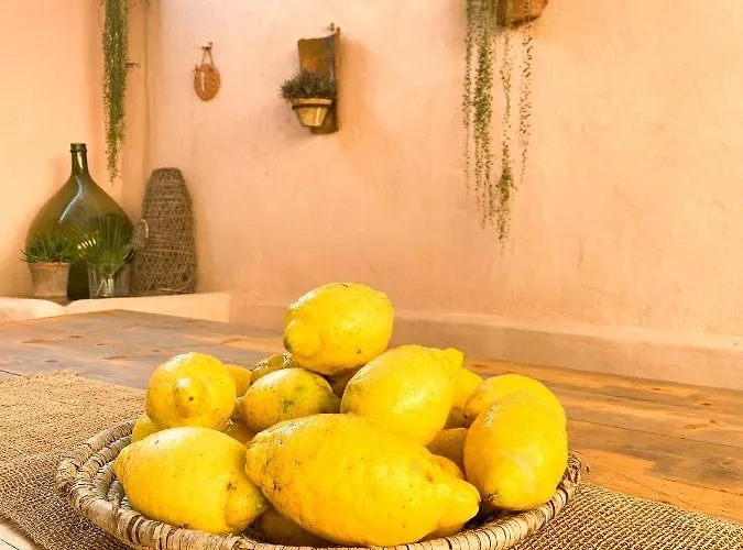 ゲストハウス Is Scabas Guestrooms 5*