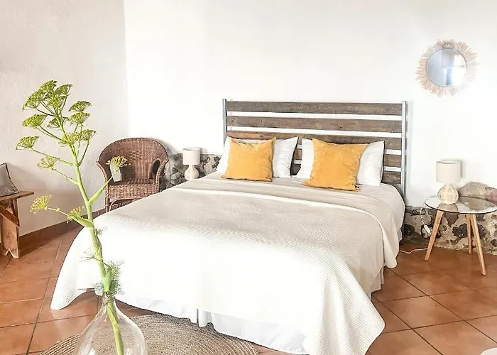 Is Scabas Guestrooms 5* Solarussa