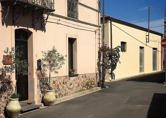 ゲストハウス Is Scabas Guestrooms Solarussa