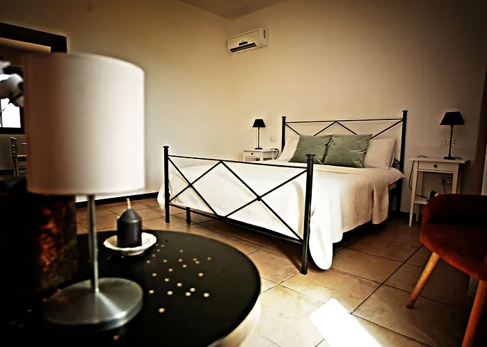 ゲストハウス Is Scabas Guestrooms 5*